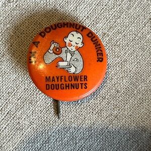 1940s MAYFLOWER DONUTS I'M A DOUGHNUT DUNKER 7/8" Celluloid Pinback
